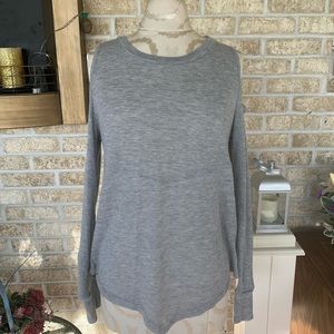 Gray cold shoulder V-hem thermal size S